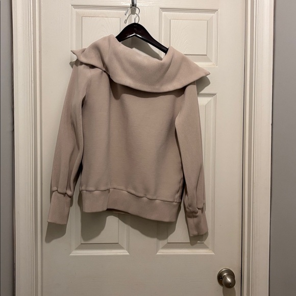 Varley
Vine Pullover - Picture 4 of 4